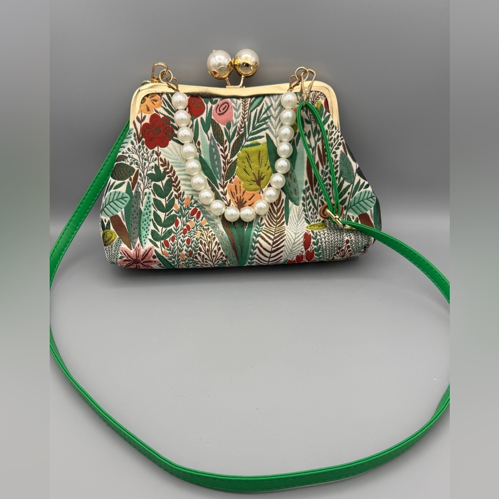NWOT Floral Vintage-Inspired Clutch Crossbody Bag – Elegant versatile Purse